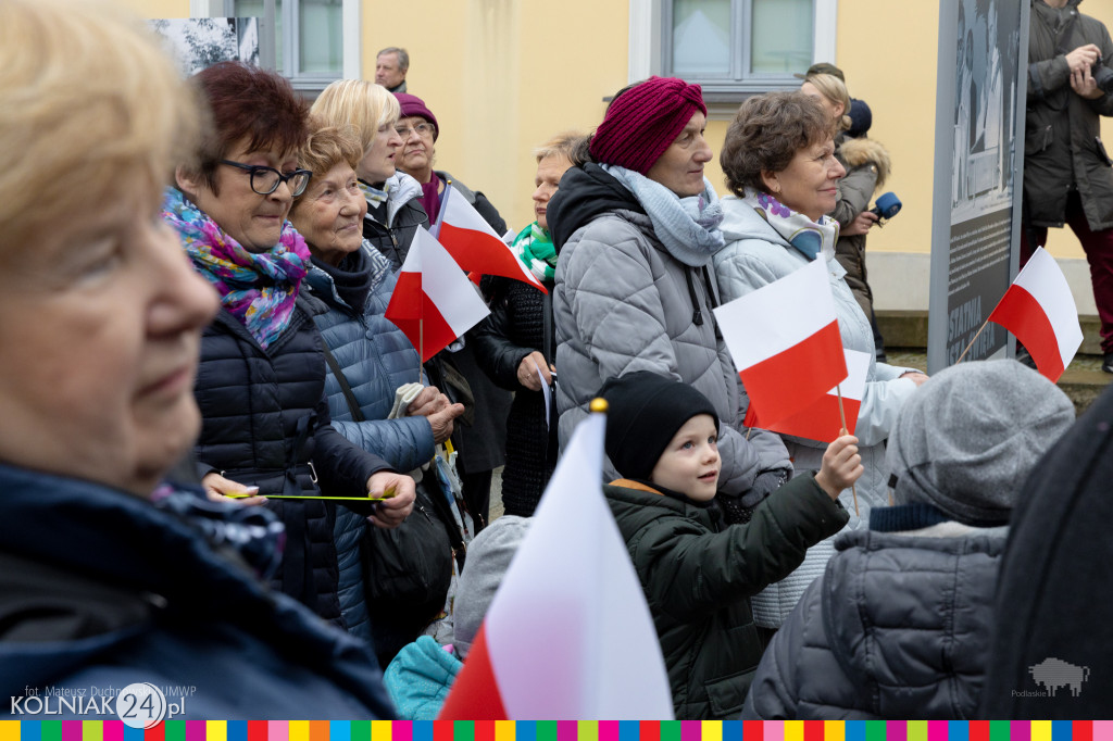 Przed pomnikiem Marszałka Józefa Piłsudskiego