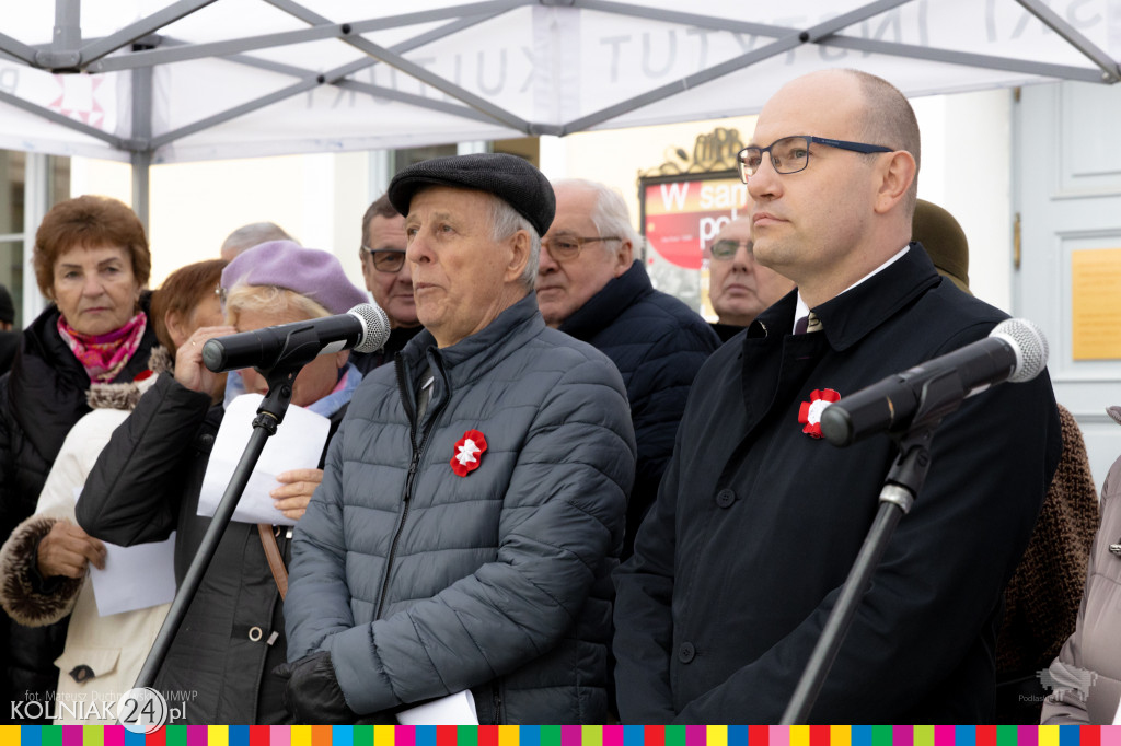 Przed pomnikiem Marszałka Józefa Piłsudskiego