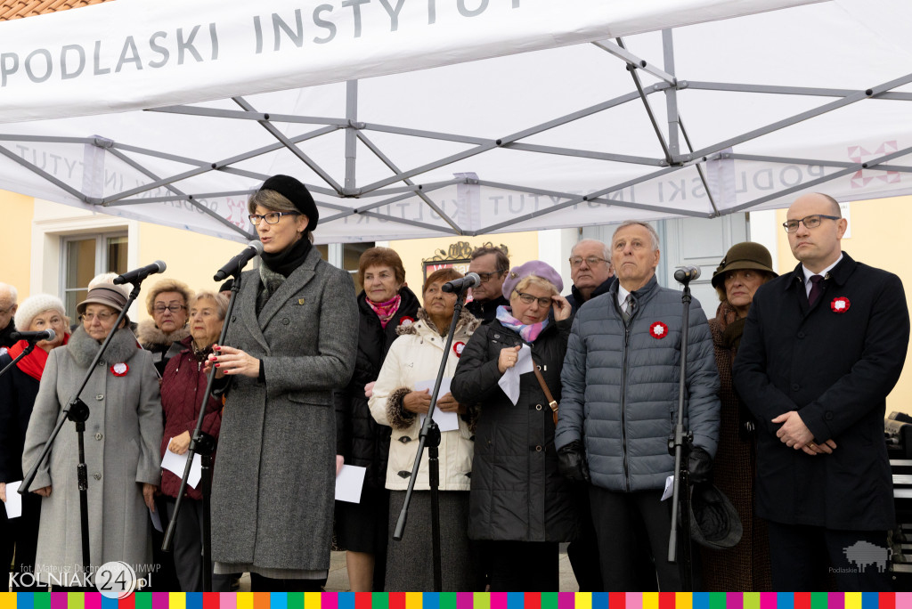 Przed pomnikiem Marszałka Józefa Piłsudskiego