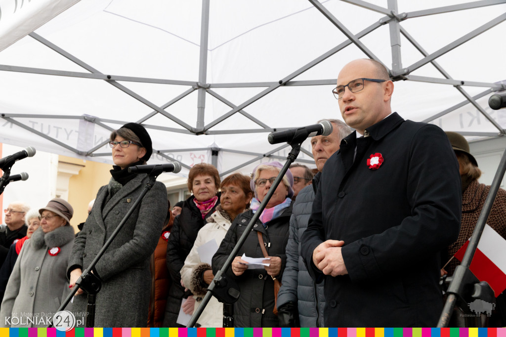 Przed pomnikiem Marszałka Józefa Piłsudskiego