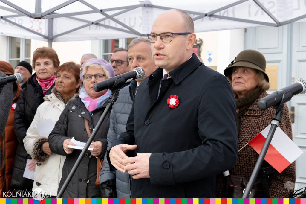 Przed pomnikiem Marszałka Józefa Piłsudskiego