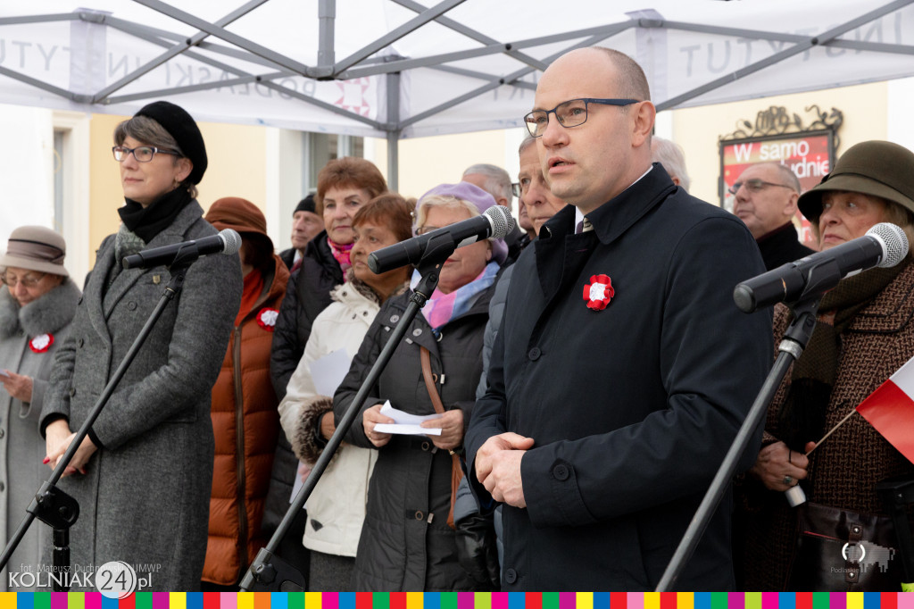 Przed pomnikiem Marszałka Józefa Piłsudskiego