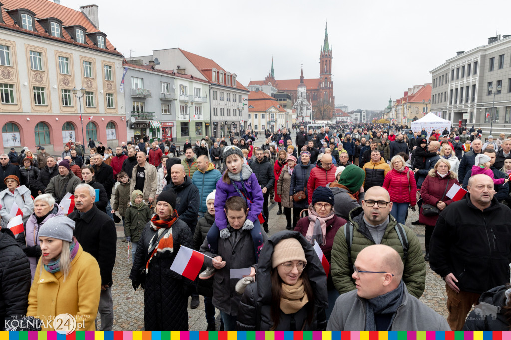 Przed pomnikiem Marszałka Józefa Piłsudskiego