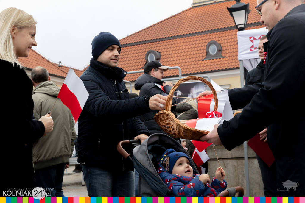 Przed pomnikiem Marszałka Józefa Piłsudskiego