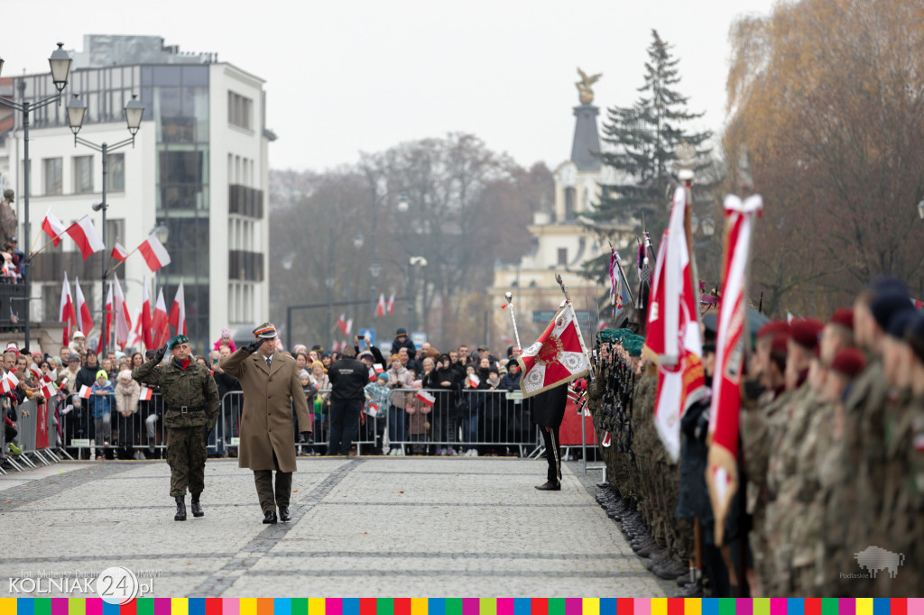Przed pomnikiem Marszałka Józefa Piłsudskiego
