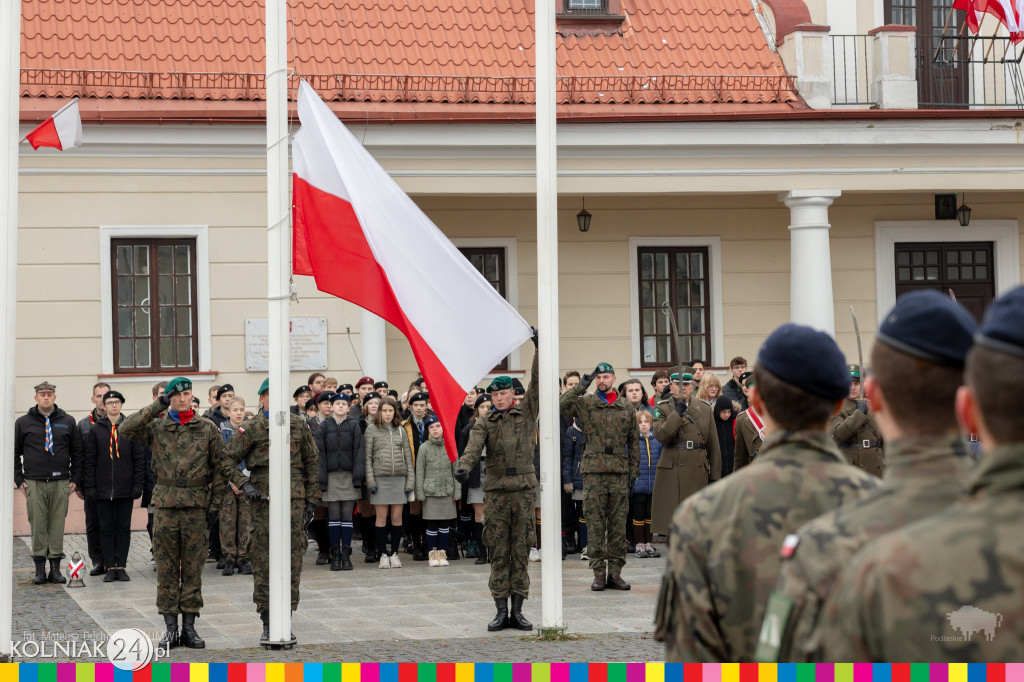 Przed pomnikiem Marszałka Józefa Piłsudskiego
