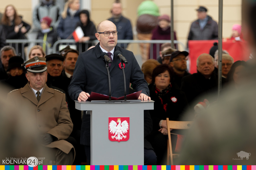 Przed pomnikiem Marszałka Józefa Piłsudskiego