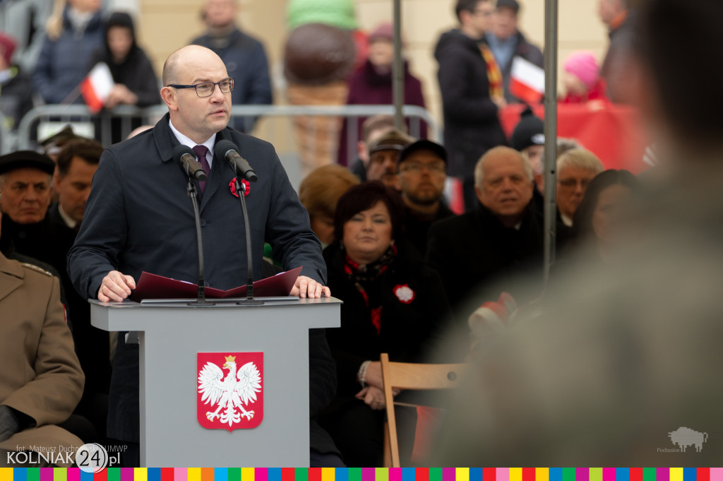 Przed pomnikiem Marszałka Józefa Piłsudskiego
