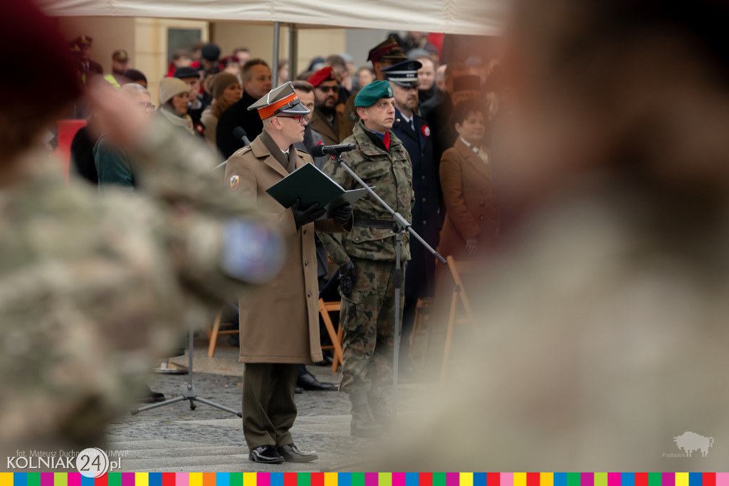 Przed pomnikiem Marszałka Józefa Piłsudskiego