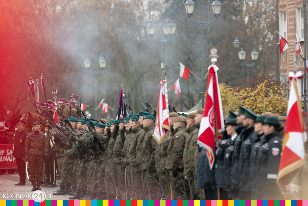 Przed pomnikiem Marszałka Józefa Piłsudskiego