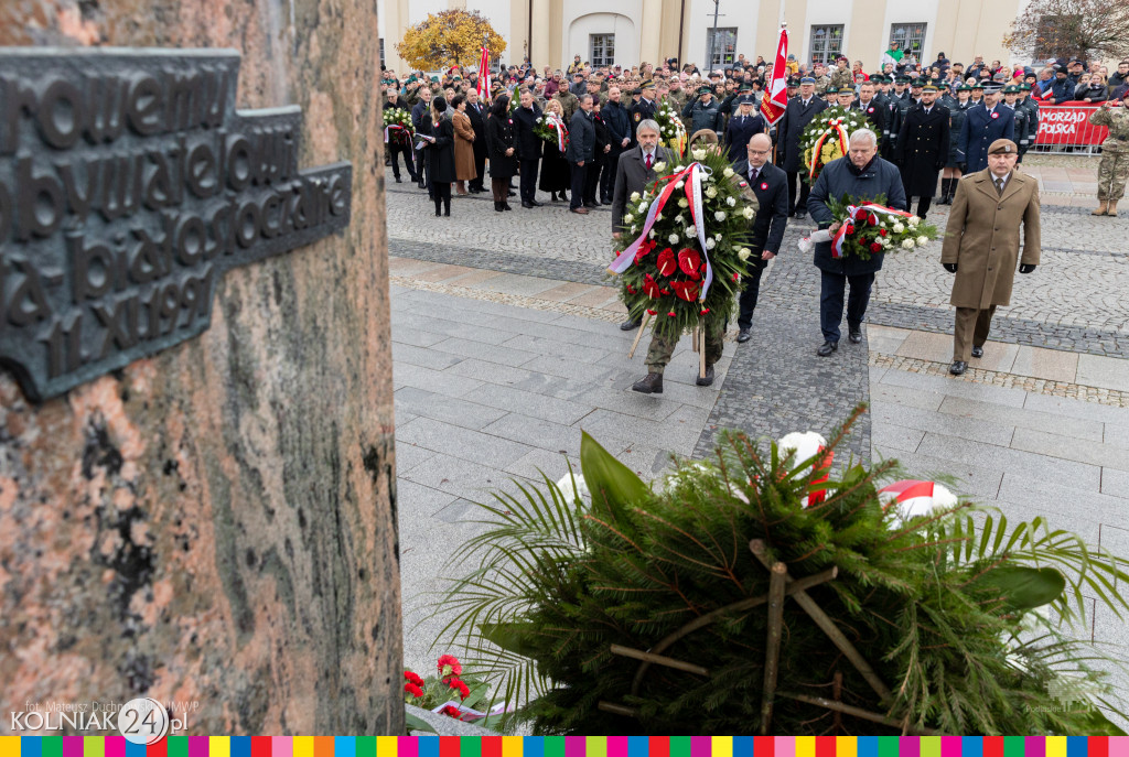 Przed pomnikiem Marszałka Józefa Piłsudskiego
