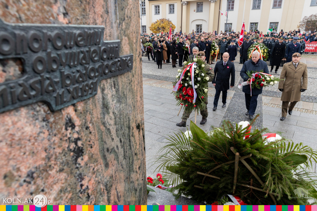 Przed pomnikiem Marszałka Józefa Piłsudskiego