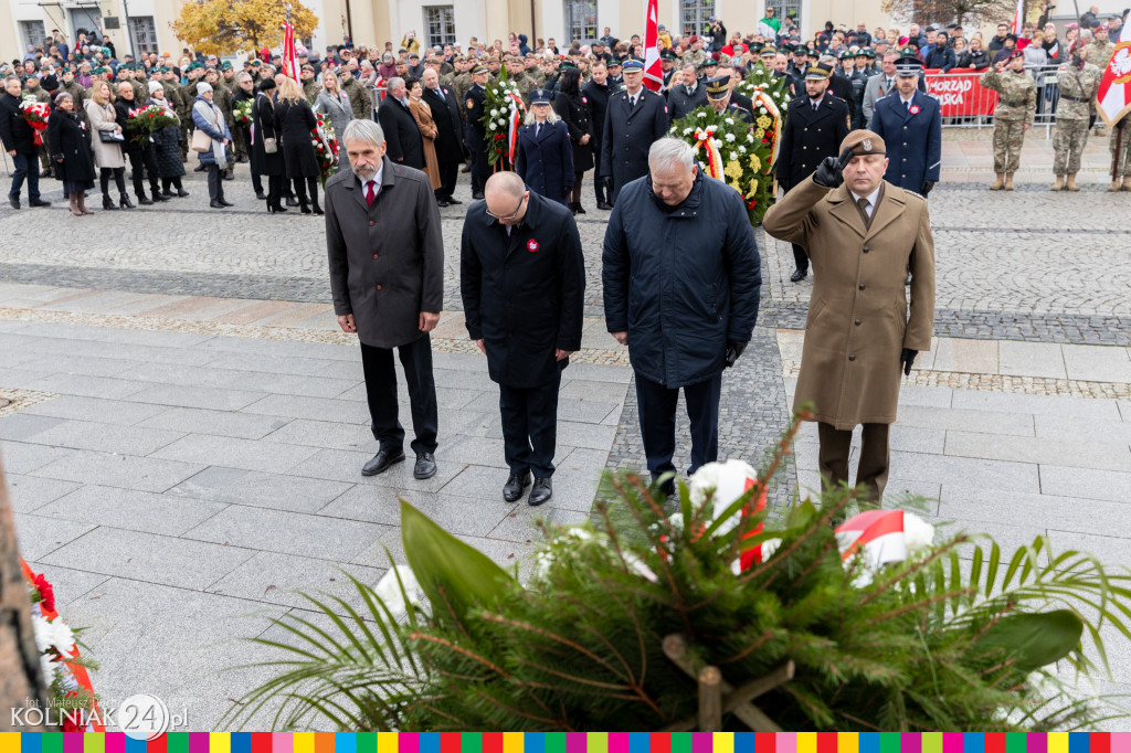 Przed pomnikiem Marszałka Józefa Piłsudskiego