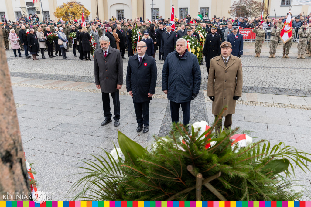 Przed pomnikiem Marszałka Józefa Piłsudskiego