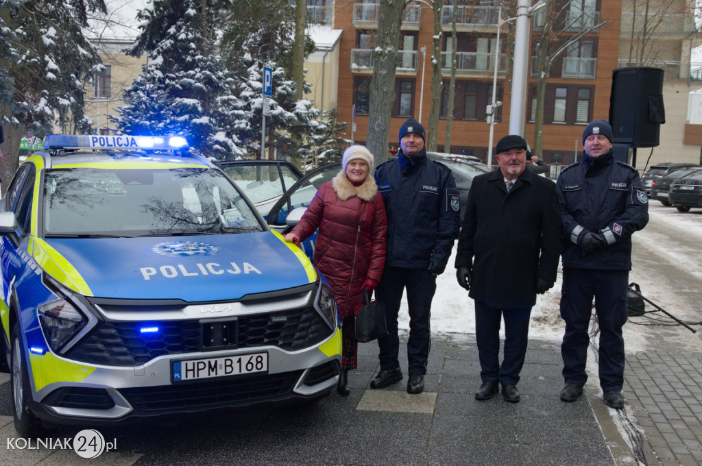 Pierwsze radiowozy w nowych barwach