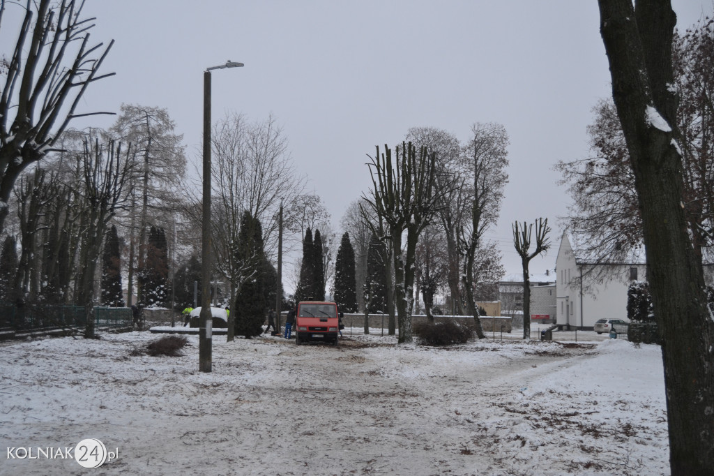 Mieszkańcy czekają na uprzątnięcie alejki