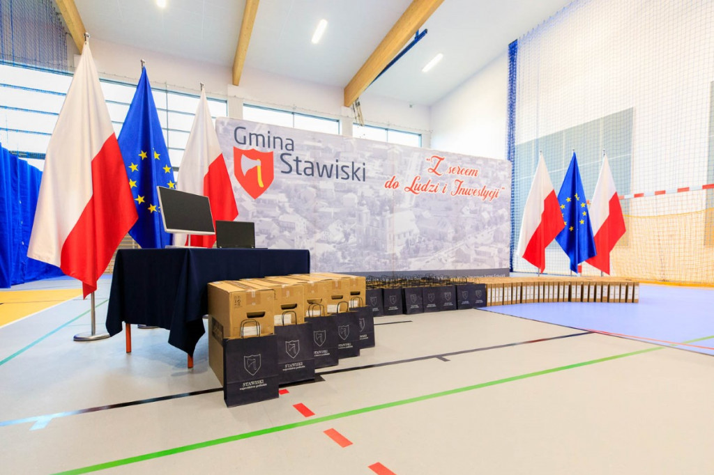 Uroczyste przekazanie sprzętu z programu 