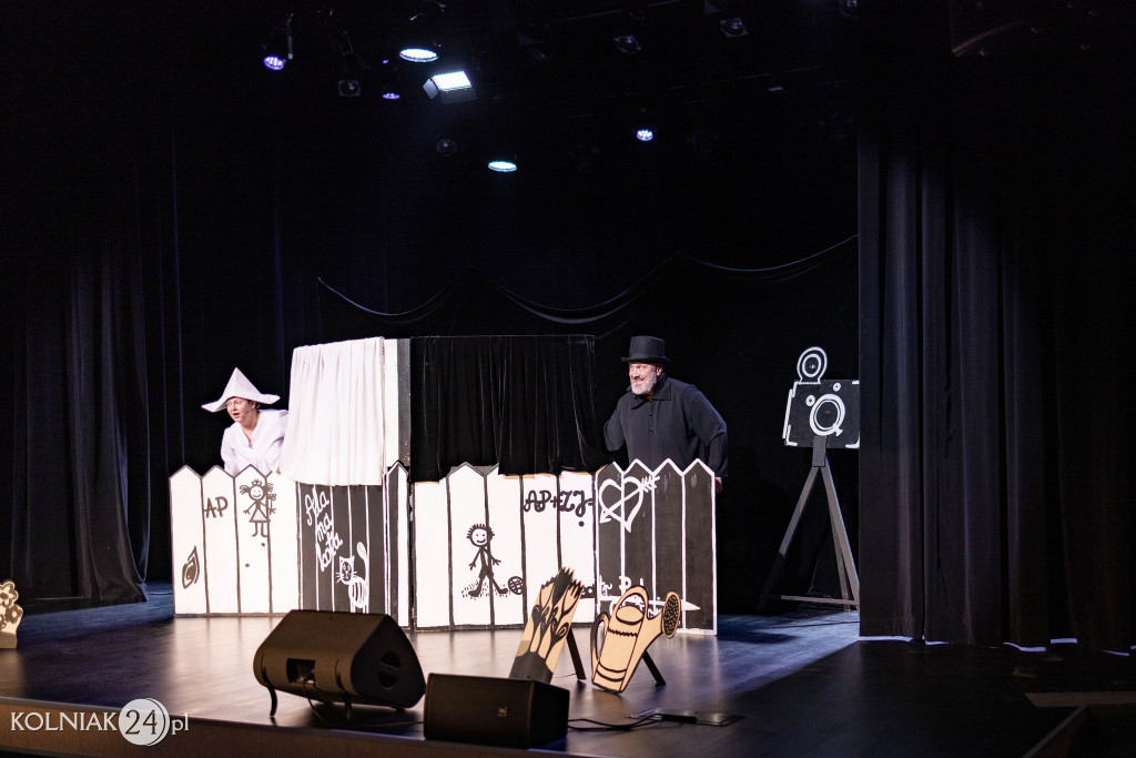 Teatr Pod Orzełkiem: Czarne i białe