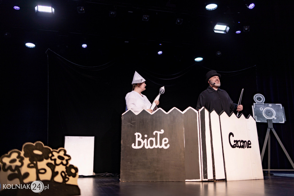 Teatr Pod Orzełkiem: Czarne i białe