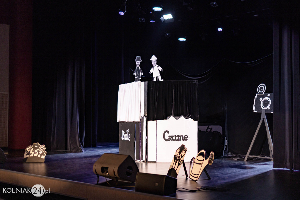 Teatr Pod Orzełkiem: Czarne i białe
