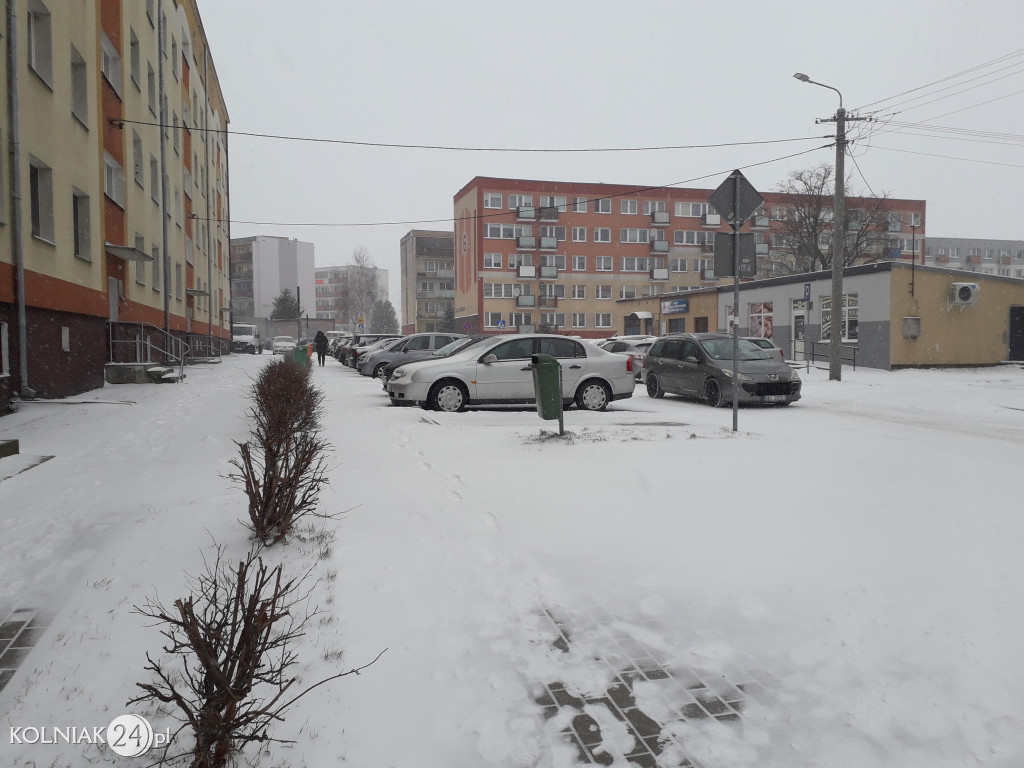 W Kolnie sypie śnieg