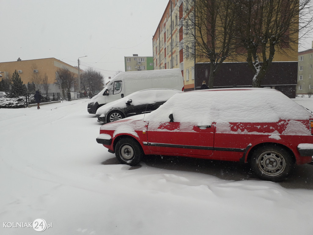W Kolnie sypie śnieg