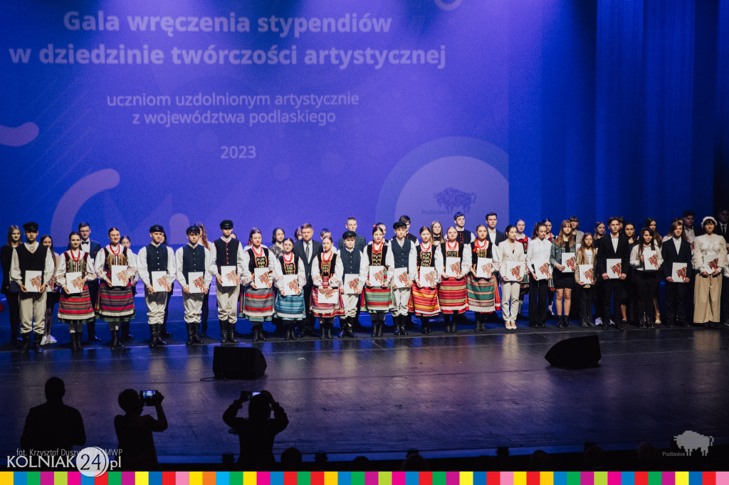 Mieszkanki powiatu otrzymały stypendia