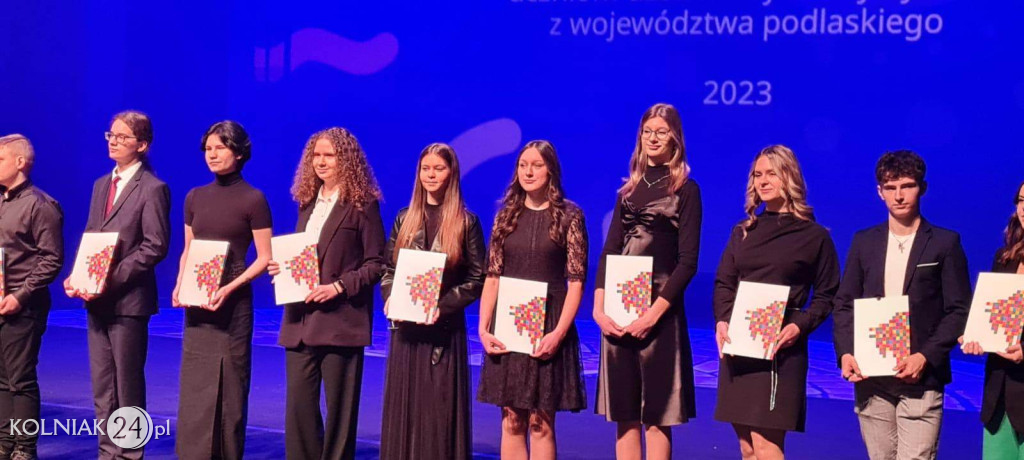 Mieszkanki powiatu otrzymały stypendia