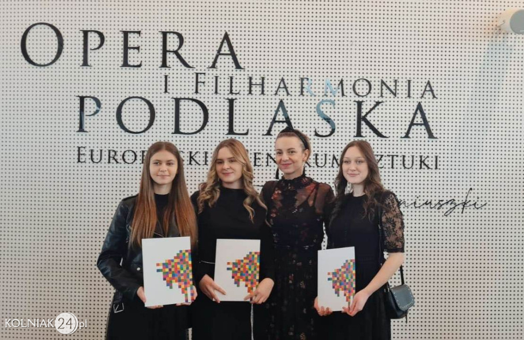 Mieszkanki powiatu otrzymały stypendia