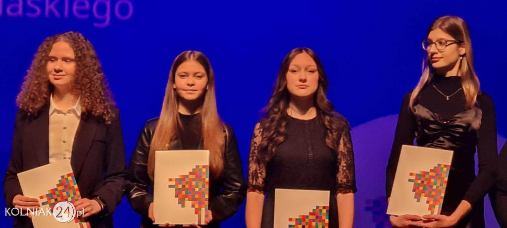 Mieszkanki powiatu otrzymały stypendia