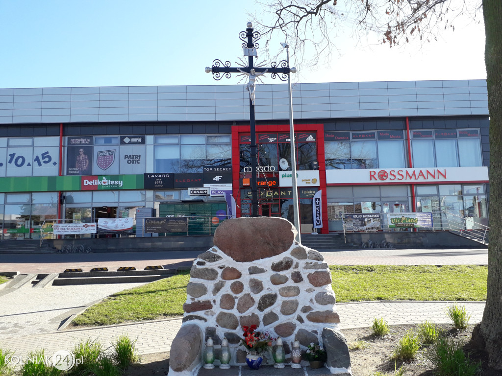 Krzyż po renowacji