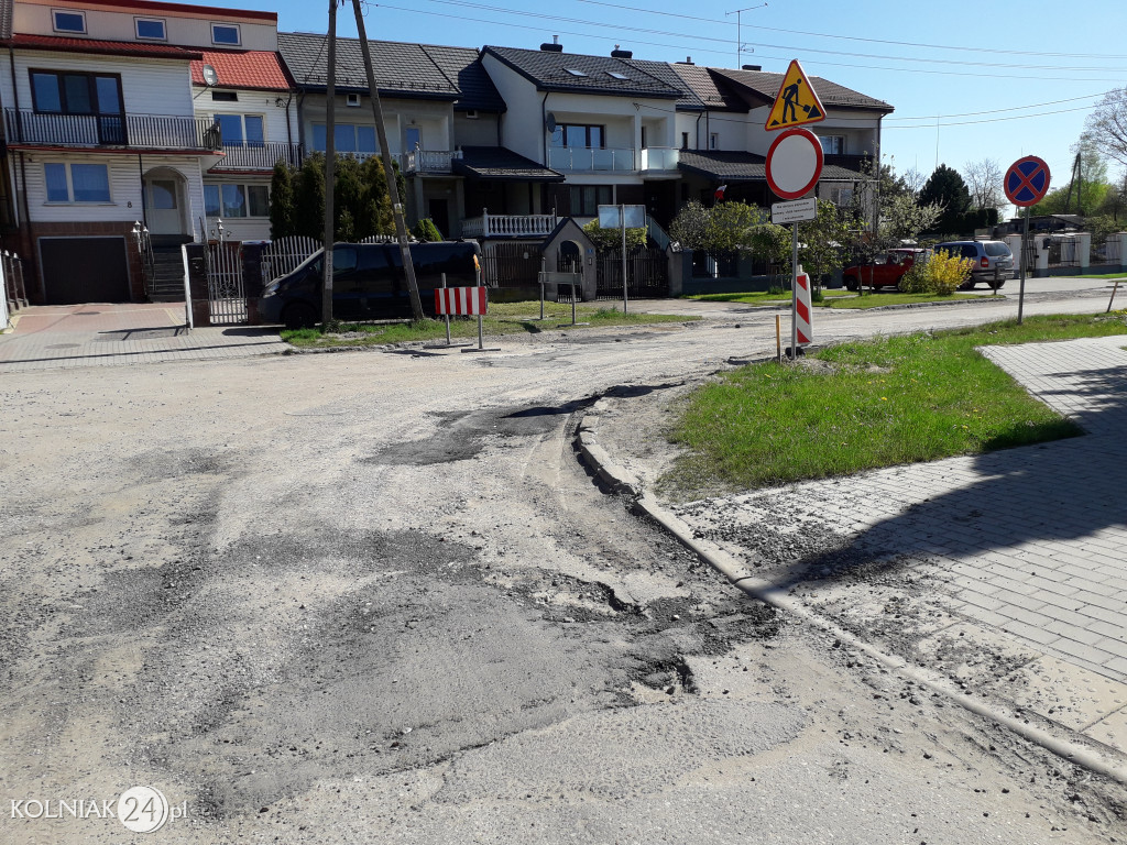 Asfalt na rondzie już wylany