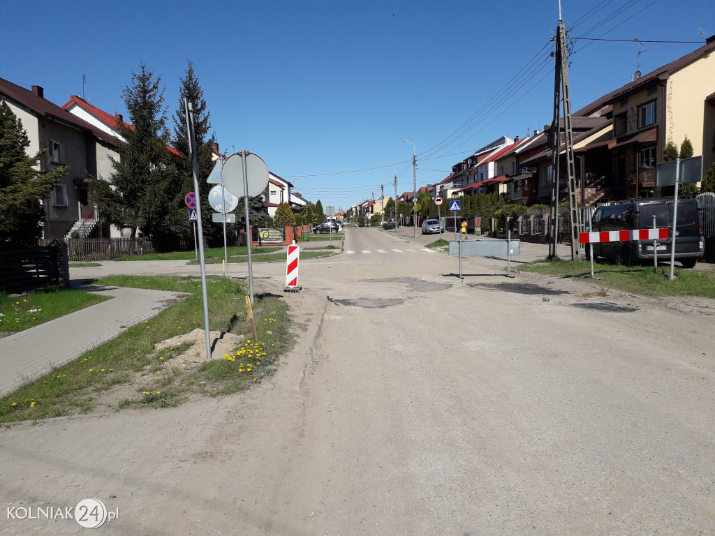 Asfalt na rondzie już wylany