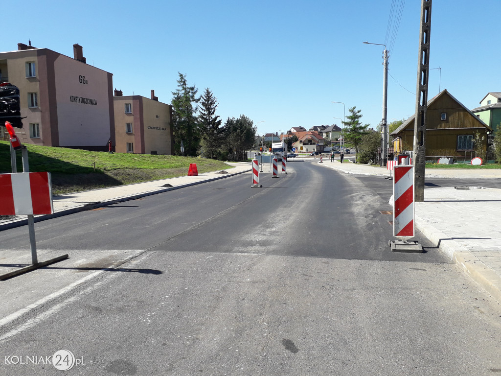 Asfalt na rondzie już wylany