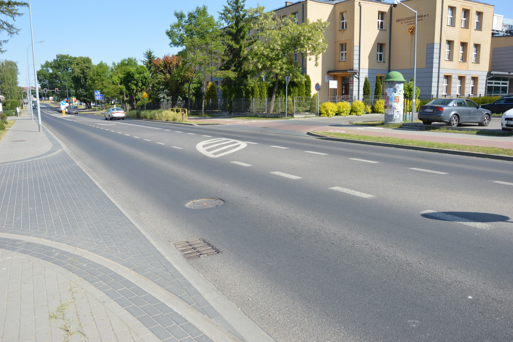 Studzienki na głównej ulicy w Kolnie