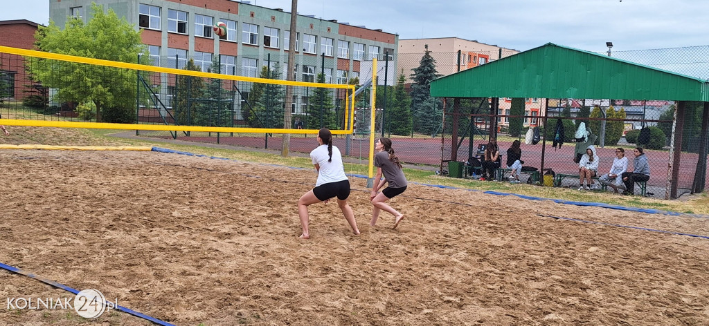 II SZKOLNY TURNIEJ PIŁKI PLAŻOWEJ