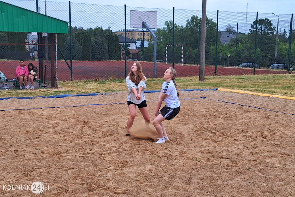 II SZKOLNY TURNIEJ PIŁKI PLAŻOWEJ
