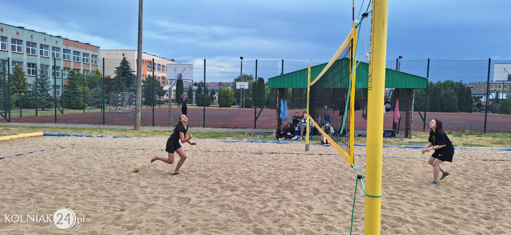II SZKOLNY TURNIEJ PIŁKI PLAŻOWEJ