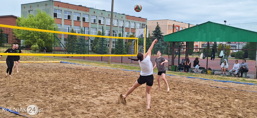 II SZKOLNY TURNIEJ PIŁKI PLAŻOWEJ