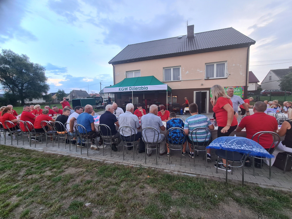 Piknik integracyjny w Dzierzbi