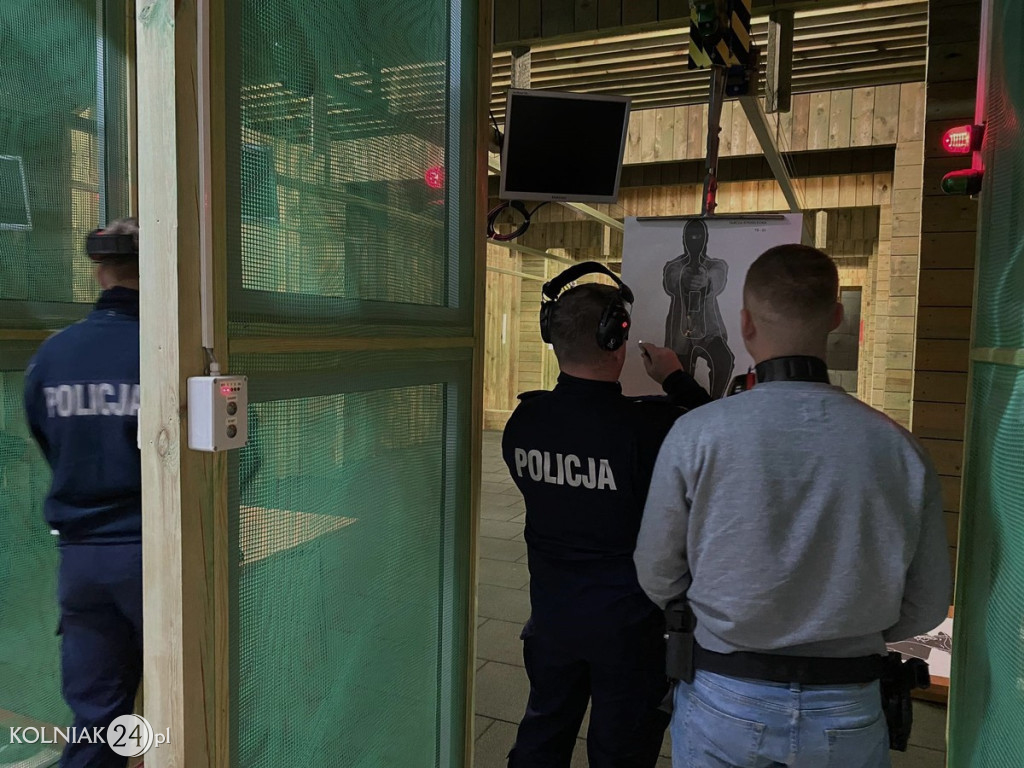 Policjanci z Kolna na strzelnicy