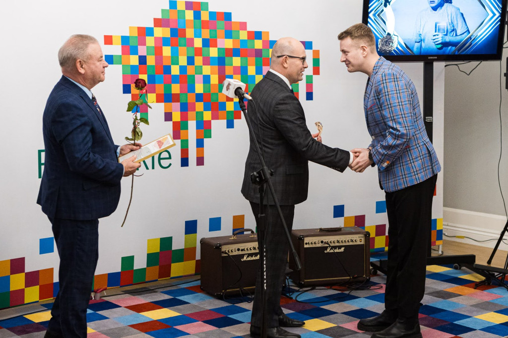 Marszałek nagrodził artystów i ludzi kultury