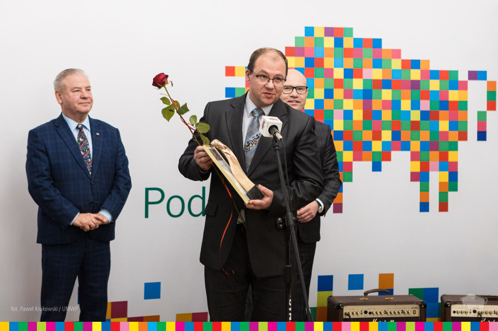 Marszałek nagrodził artystów i ludzi kultury