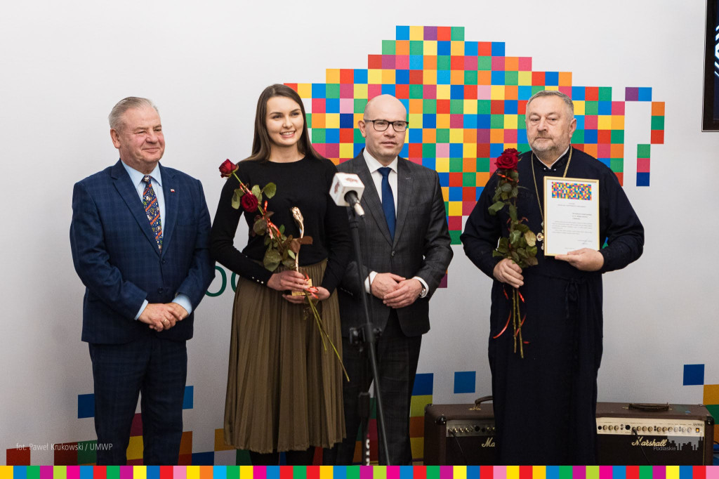 Marszałek nagrodził artystów i ludzi kultury