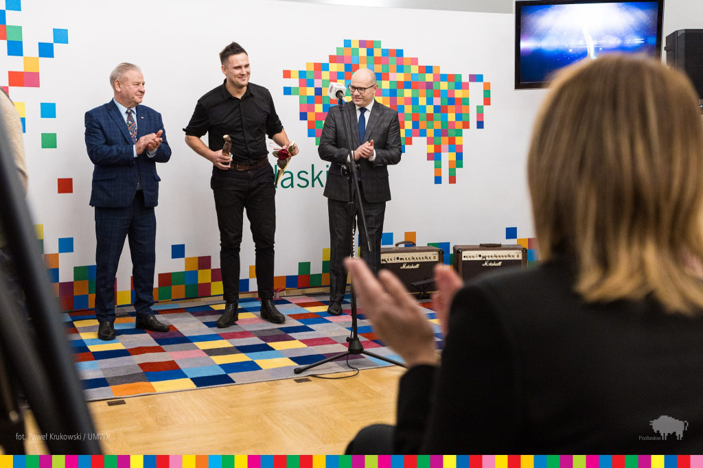 Marszałek nagrodził artystów i ludzi kultury