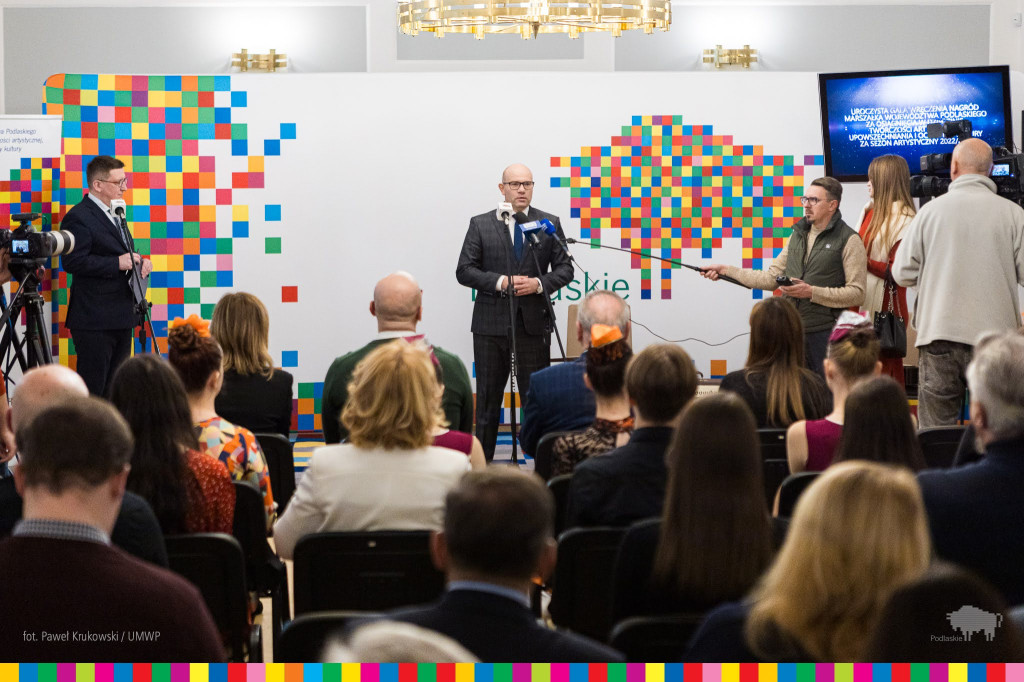 Marszałek nagrodził artystów i ludzi kultury