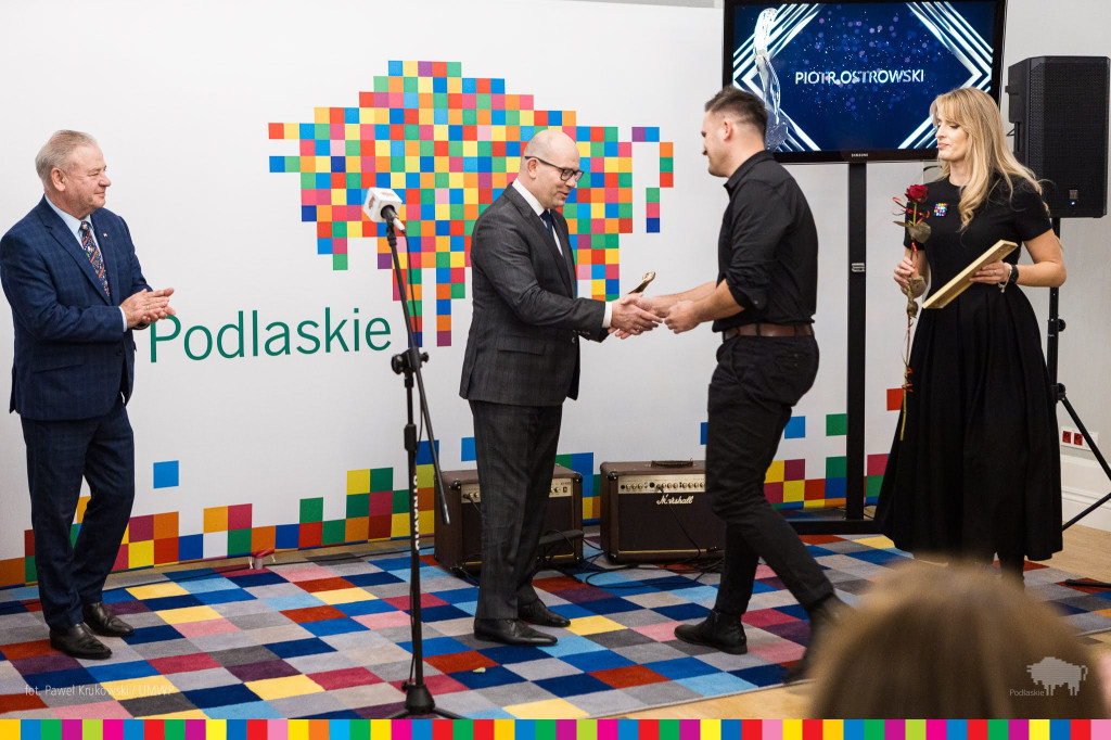 Marszałek nagrodził artystów i ludzi kultury