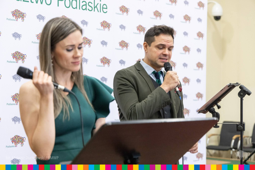 Najlepsi uczniowie z regionu otrzymali naukowe stypendia marszałka