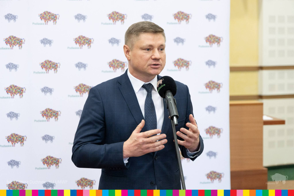 Najlepsi uczniowie z regionu otrzymali naukowe stypendia marszałka
