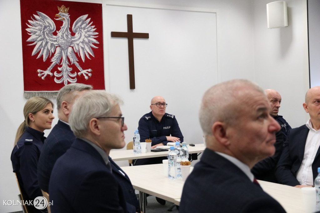 Odprawa w komendzie Policji w Kolnie